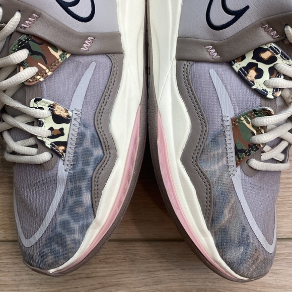 Nike | Kyrie Leopard Camo‎ | Sneakers - Picture 5 of 16